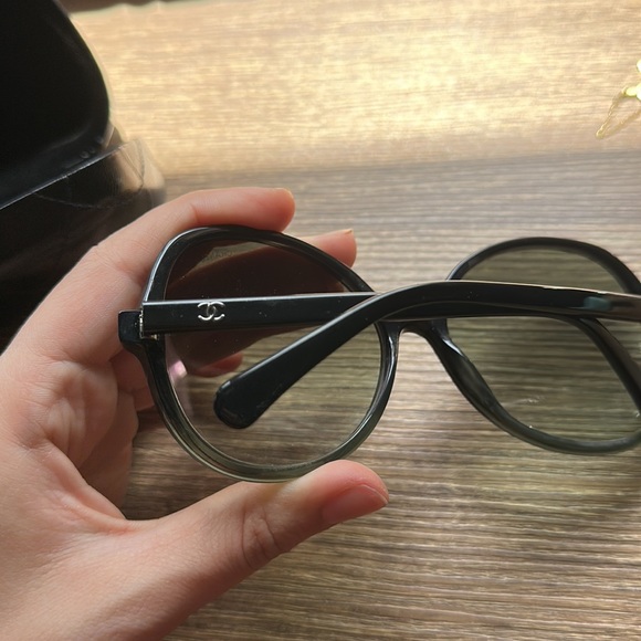 Chanel sunglasses - Picture 3 of 6